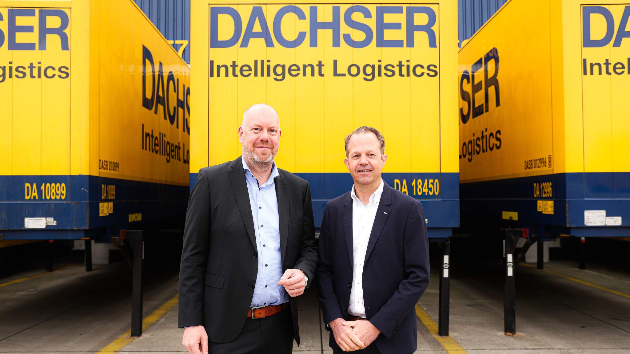Van Links naar rechts: Markus Biemüller, General Manager bij DACHSER in Willebroek en Tom Verheyen, Country Manager bij DACHSER België Van Links naar rechts: Markus Biemüller, General Manager bij DACHSER in Willebroek en Tom Verheyen, Country Manager bij DACHSER België