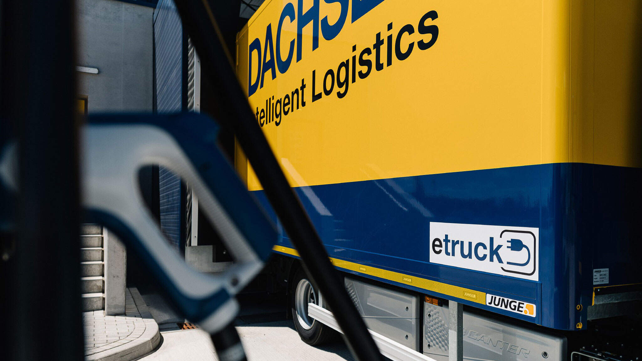 DACHSER baut emissionsfreie Fahrzeugflotte aus DACHSER baut emissionsfreie Fahrzeugflotte aus