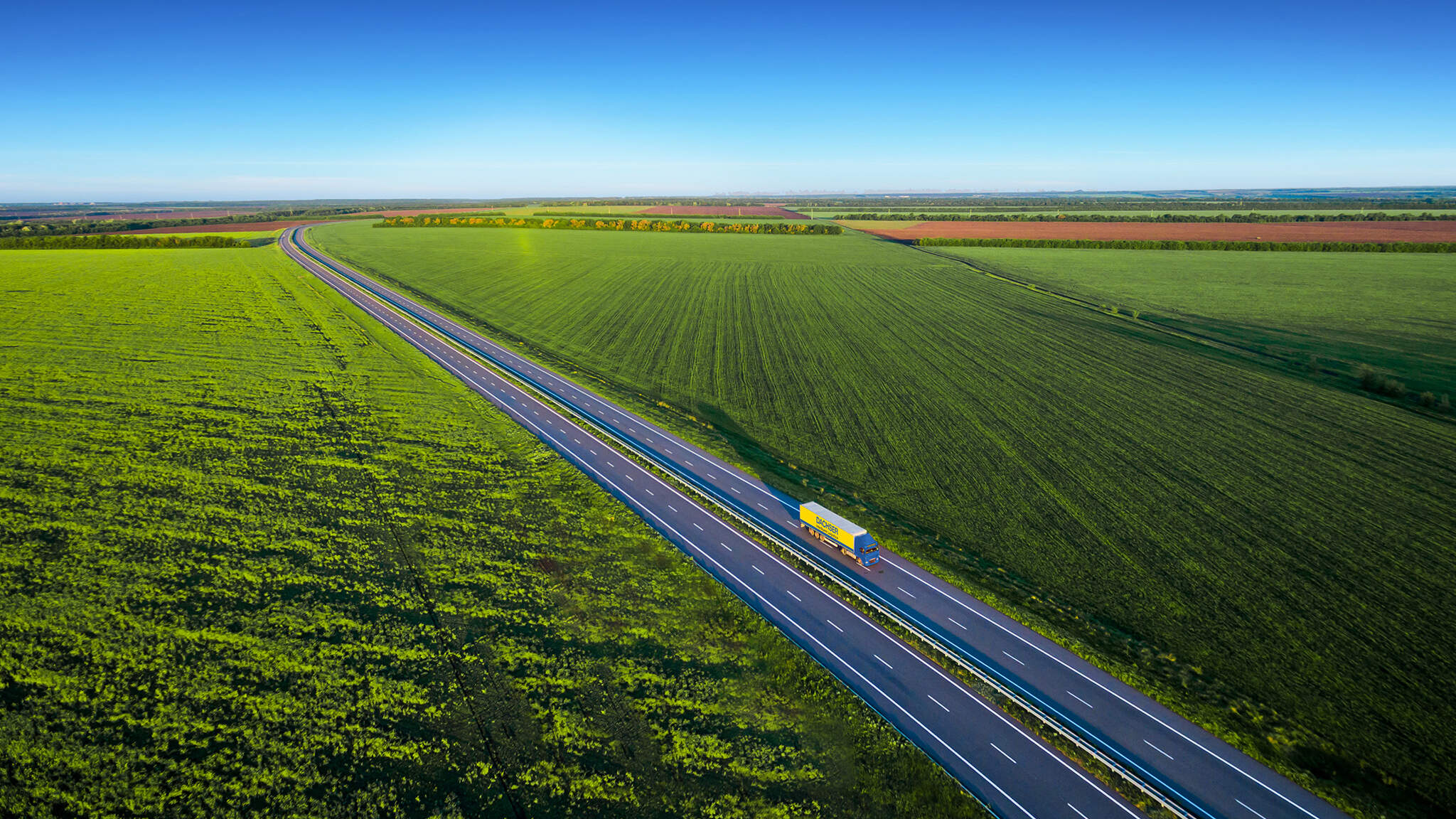 Neben batterieelektrischen Antrieben, die im Rahmen von DACHSER Emission-free Delivery schon zum Einsatz kommen, beschäftigt sich DACHSER auch mit Brennstoffzellen-Lkw und der Nutzung von grünem Wasserstoff.