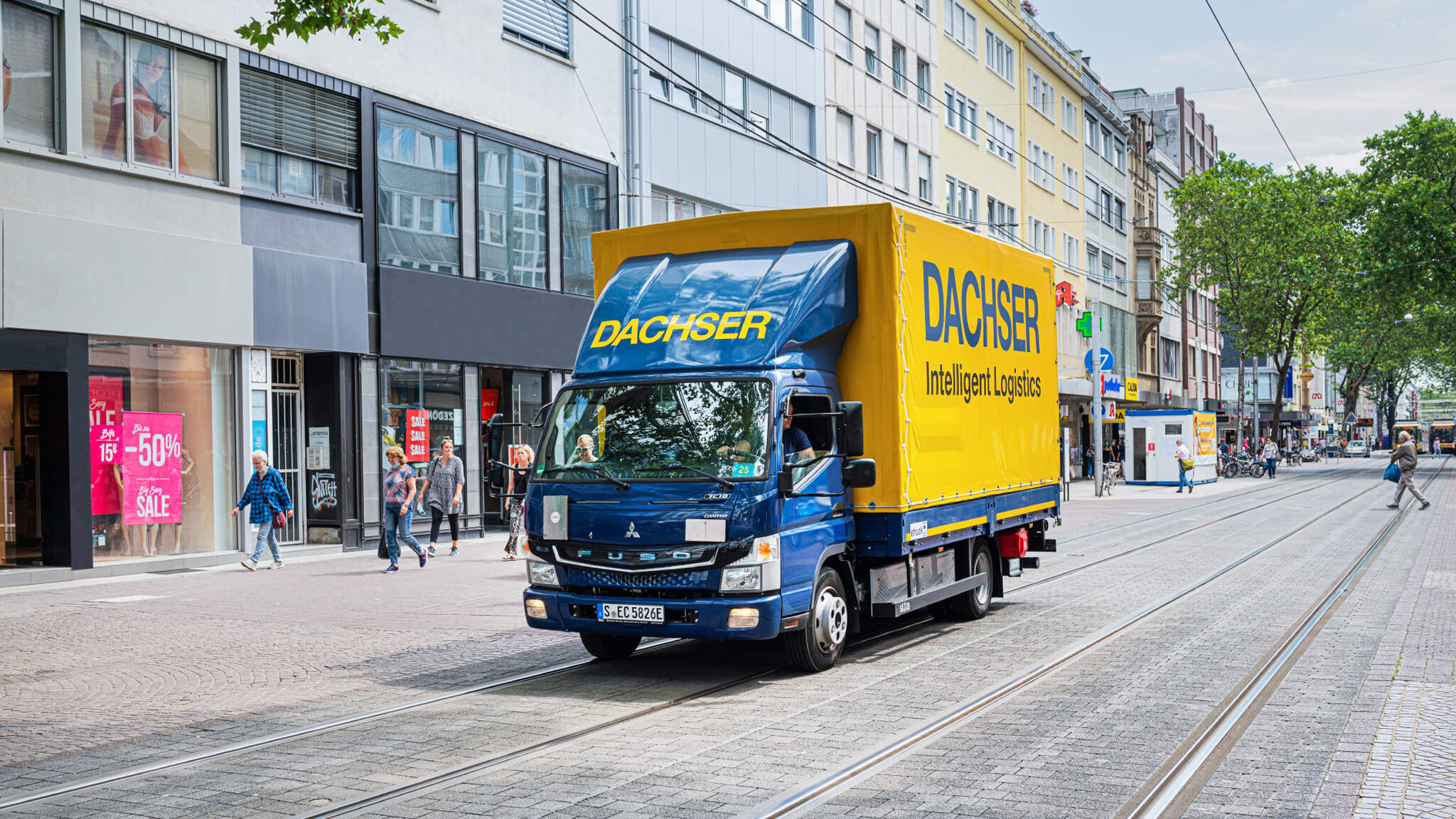 Aktuell gibt es DACHSER Emission-Free Delivery bereits in 12 definierten innerstädtischen Liefergebieten