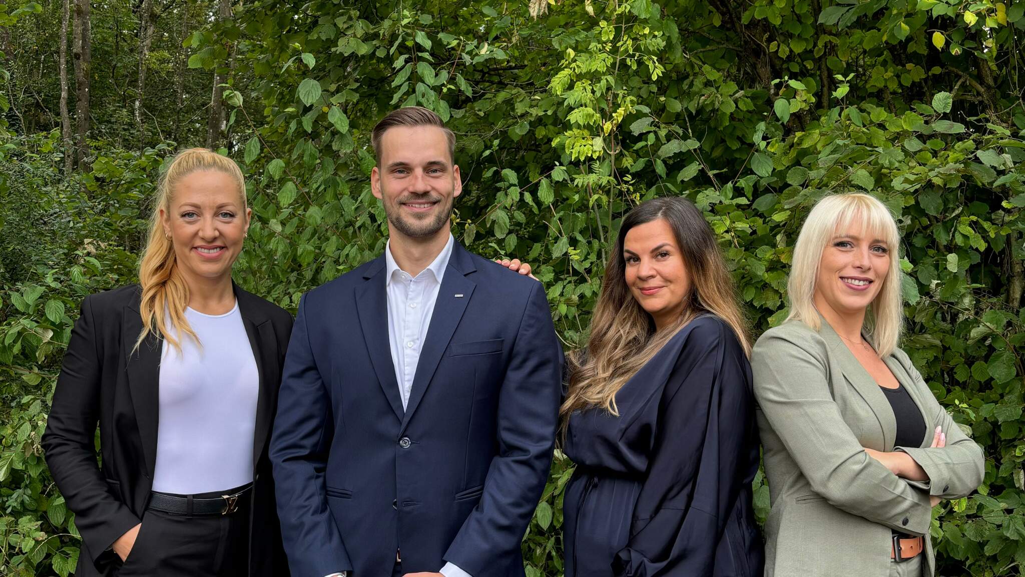 Janine Weber (Country Manager DACHSER Luxemburg), Emanuel Hofmann (Sales Manager bei DACHSER in Grevenmacher), Veronika Diederich (Customer Service Manager bei DACHSER in Grevenmacher), Laura Waigel (Operations Manager bei DACHSER in Grevenmacher). Janine Weber (Country Manager DACHSER Luxemburg), Emanuel Hofmann (Sales Manager bei DACHSER in Grevenmacher), Veronika Diederich (Customer Service Manager bei DACHSER in Grevenmacher), Laura Waigel (Operations Manager bei DACHSER in Grevenmacher).