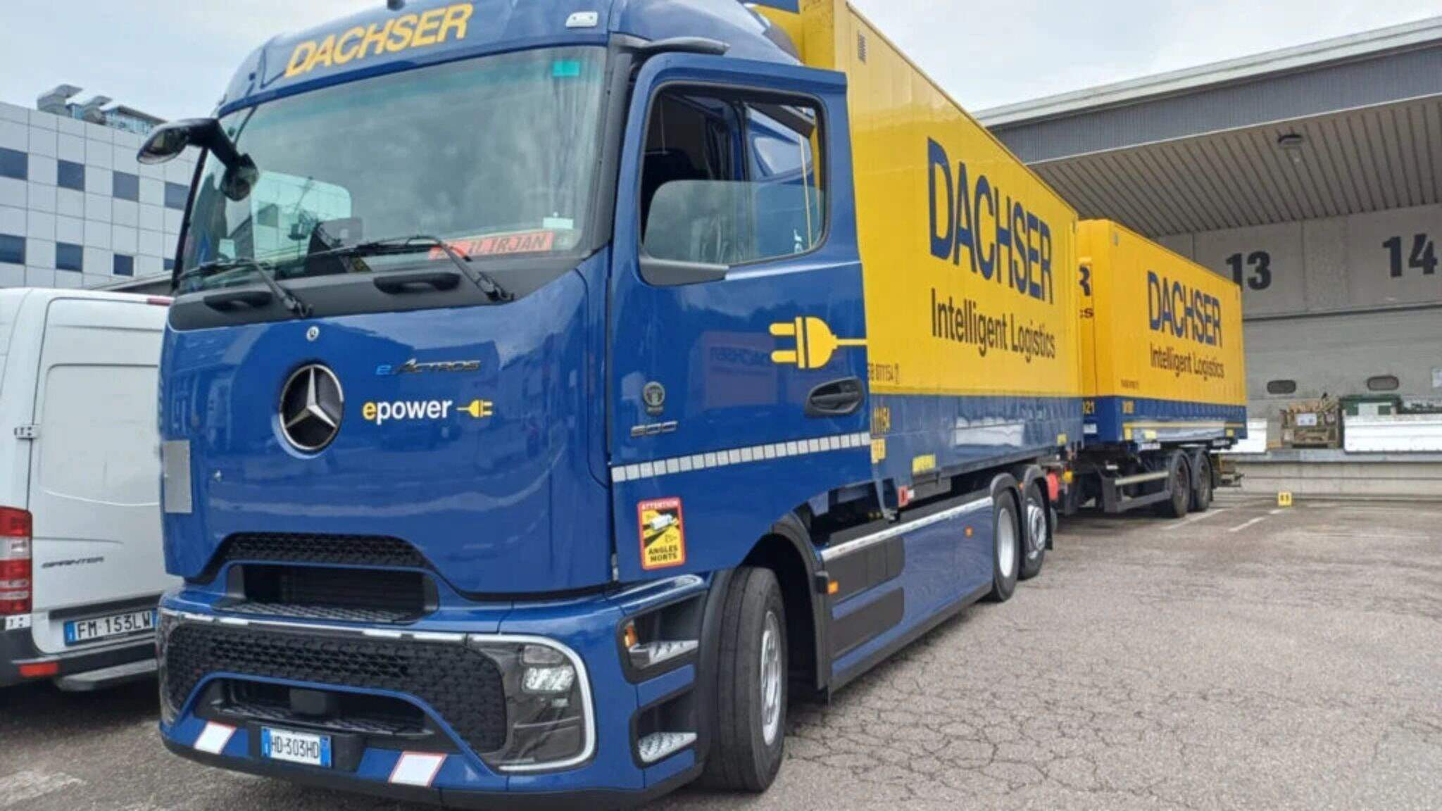 Dieser Mercedes-Benz eActros 600 reduziert Emissionen und L&auml;rmbelastungen und bietet zus&auml;tzliche Flexibilit&auml;t bei der Transportplanung.