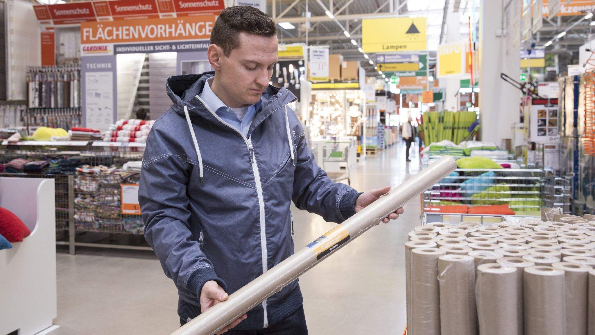 Der Baumarkt vor Ort bietet eine große Auswahl, direkte Vergleichsmöglichkeiten und Produkte „zum Anfassen“ 
 