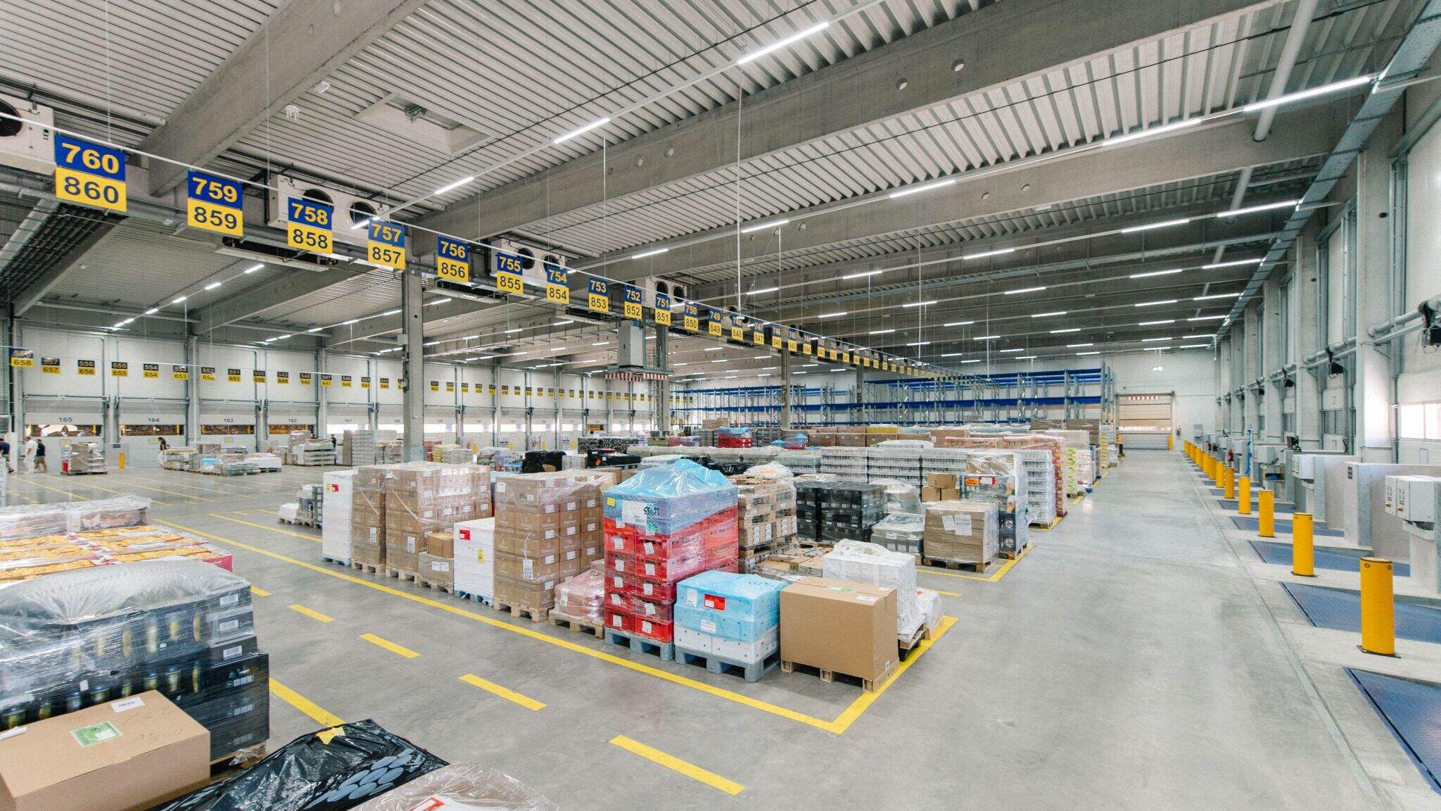 Ein Blick in das neue Umschlaglager von Food Logistics in Freiburg / Foto: Johannes Meger