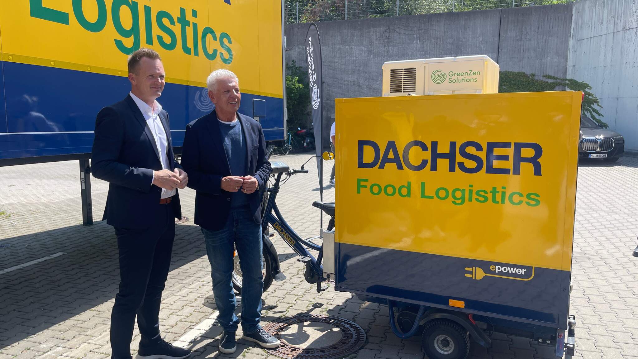 Stefan Behrendt, Managing Director Food Logistics bei DACHSER (l.) mit Dieter Reiter, Oberbürgermeister der Landeshauptstadt München
