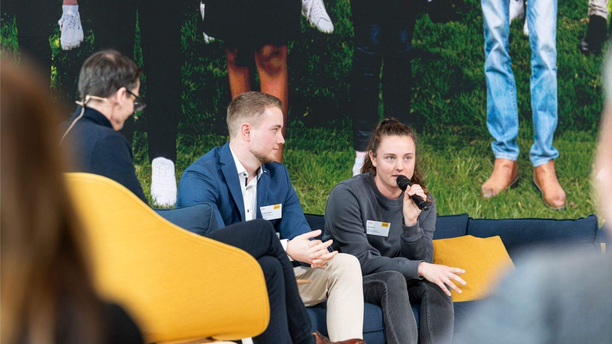 &Uuml;ber das Projekt „Trash4Cash“ berichteten DACHSER Projektmanager Christoph Meyer und Lara K&uuml;hn vom Zweckverband f&uuml;r Abfallwirtschaft Kempten (ZAK).
 