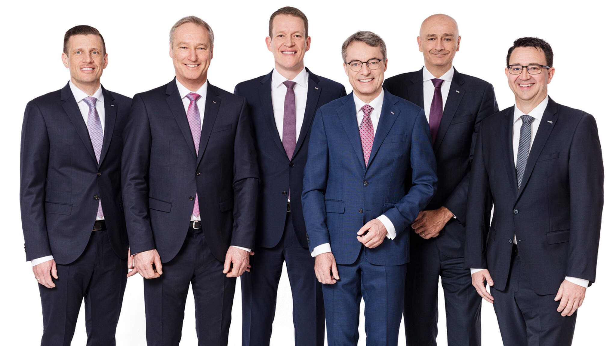 De gauche à droite: Alexander Tonn, Managing Director European Logistics Germany (from 1/1 2021 COO Road Logistics), Michael Schilling, COO Road Logistics; Burkhard Eling, CFO (from 1/1/2021 CEO); Bernhard Simon, CEO; Edoardo Podestà, COO Air & Sea Logistics; Stefan Hohm, Corporate Director Corporate Solutions, Research & Development (from 1/1/2021 CDO)  