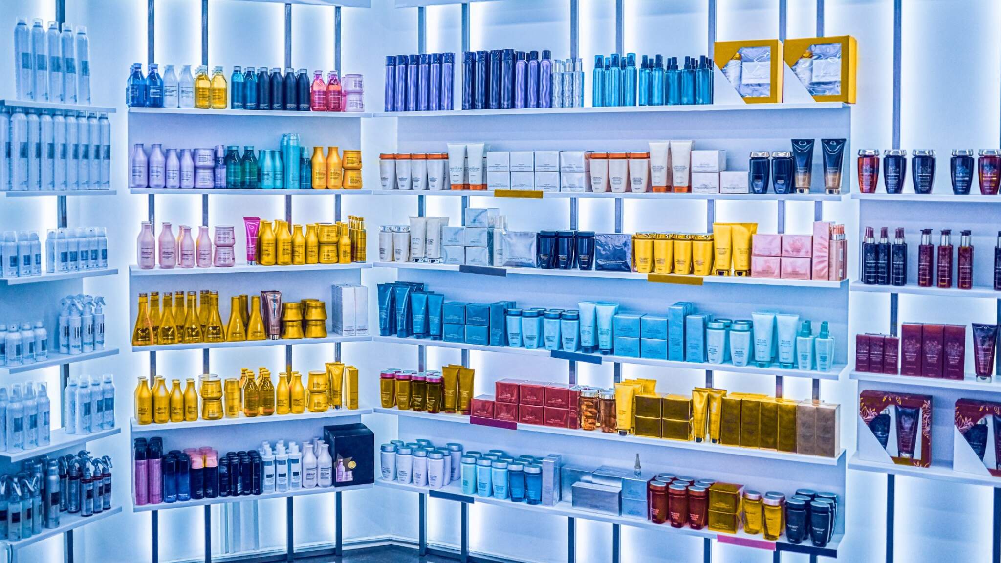 Avec DACHSER Cosmetics Logistics comme partenaire, vous bénéficiez de l’expertise logistique de DACHSER ainsi que de son solide réseau mondial. Avec DACHSER Cosmetics Logistics comme partenaire, vous bénéficiez de l’expertise logistique de DACHSER ainsi que de son solide réseau mondial.