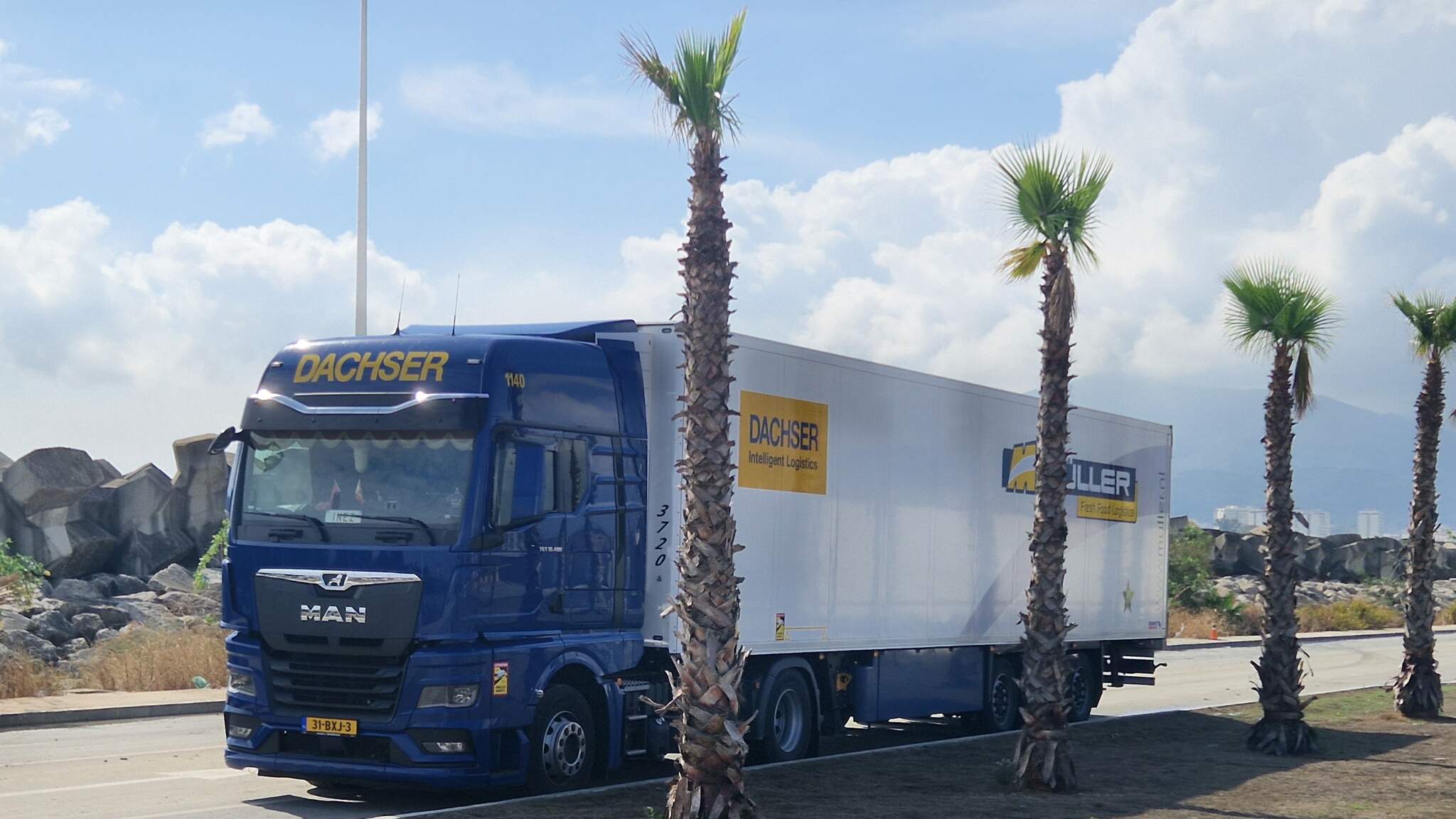 Jan Lensink est chauffeur de camion Müller Fresh Food Logistics, qui fait partie de DACHSER.
 