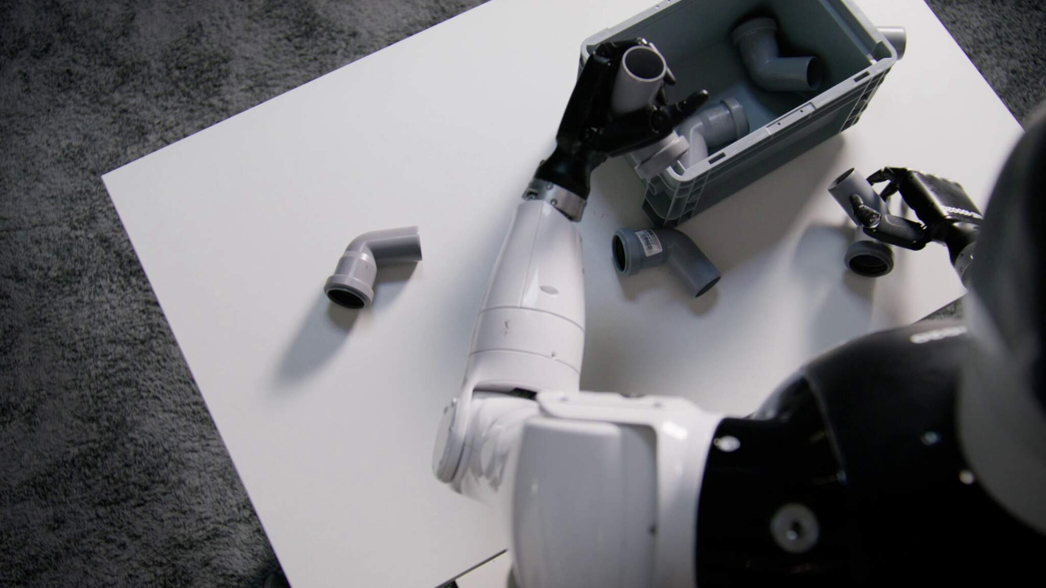 Les prototypes de robots humano&iuml;des ont beaucoup &eacute;volu&eacute; ces derni&egrave;res ann&eacute;es. Photo : NEURA Robotics