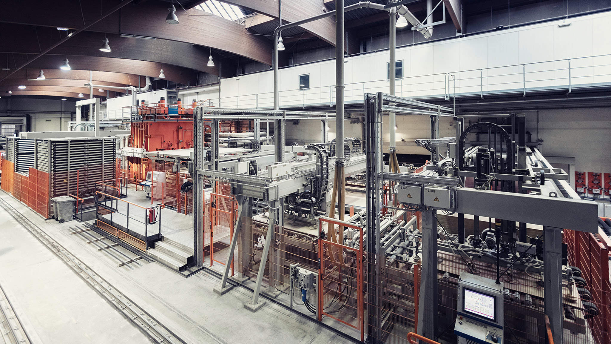 Usine de fabrication de décors en bois Kaindl. Usine de fabrication de décors en bois Kaindl.