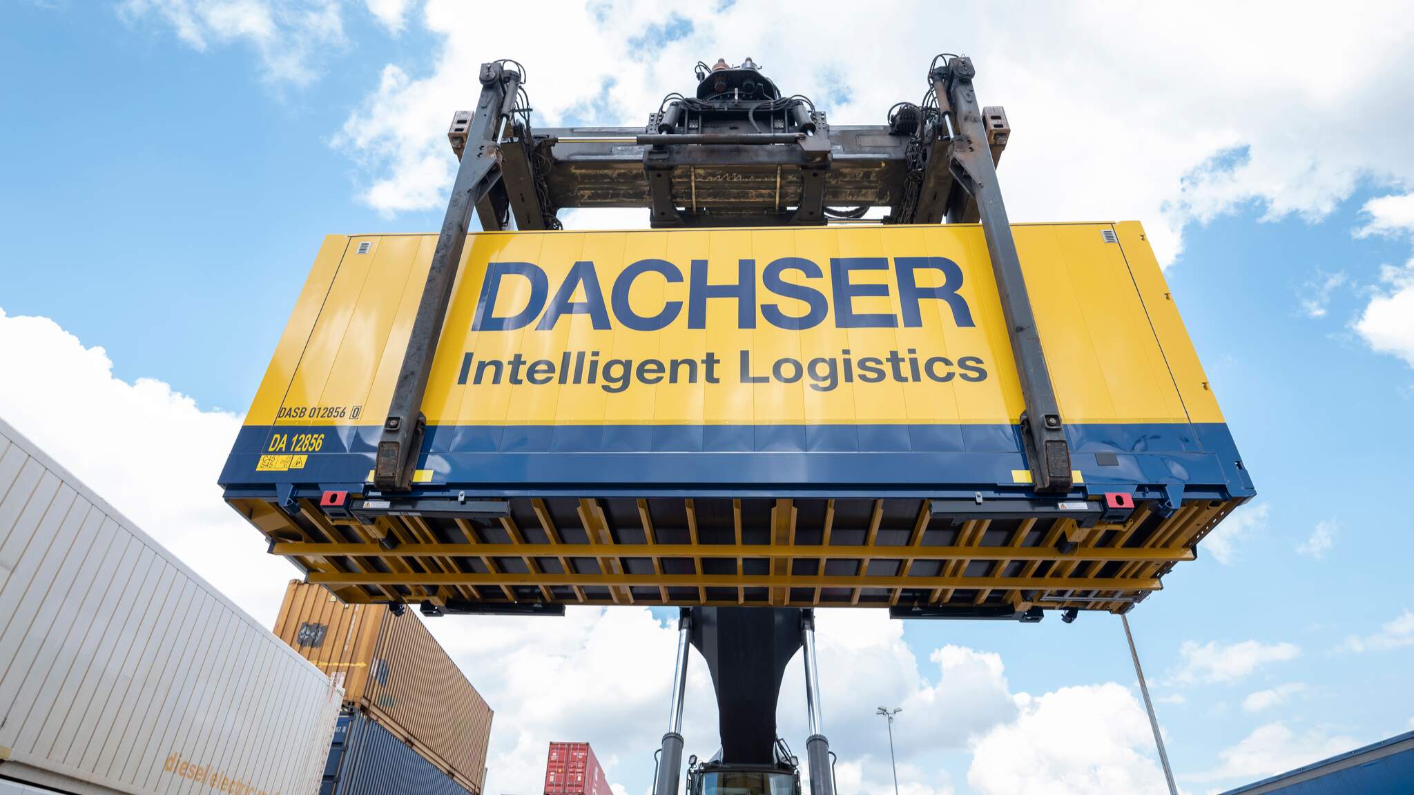 DACHSER assure un suivi continu des exp&eacute;ditions, offrant &agrave; ses clients une visibilit&eacute; permanente sur le statut de leurs marchandises.