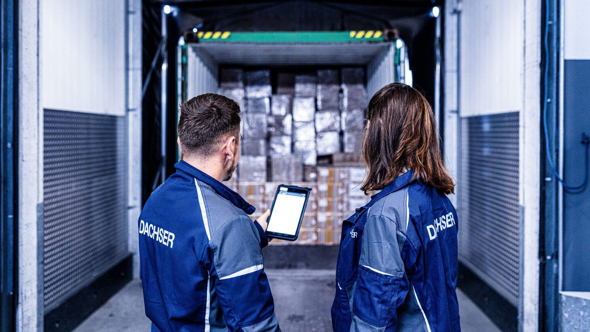 La digitalisation chez DACHSER est une transformation globale qui combine l’innovation technologique avec une &eacute;volution des mentalit&eacute;s et des m&eacute;thodes de travail. Un &eacute;l&eacute;ment central est la &laquo; digital mindset &raquo;, qui favorise l’ouverture ainsi que la volont&eacute; d’apprendre et d’accepter le changement, afin d’utiliser efficacement les technologies num&eacute;riques au quotidien.